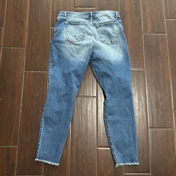 Kancan Distressed Skinny Jeans - Picture 6 of 6
